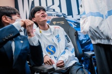 Pgr21 - [LOL] 빵터진 데프트.jpg [LOL] 빵터진 데프트.jpg
