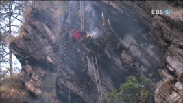 네팔의 석청따는 사람들-빠랑게.jpg - 뽐뿌:자유게시판 네팔의 석청따는 사람들-빠랑게.jpg