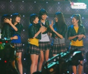 써니 귀 막아주는 소녀시대 - 뽐뿌:연예인포럼 써니 귀 막아주는 소녀시대