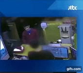 뽐뿌:자유게시판 - 강서구 pc방 김성수, 알바생에게 따지는 모습.. . 강서구 pc방 김성수, 알바생에게 따지는 모습.. .