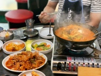 오늘 점심은 김치찌개에 두루치기 - 뽐뿌:자유갤러리 오늘 점심은 김치찌개에 두루치기
