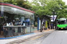 서울 버스 정류장 근황.jpg - 뽐뿌:자유게시판 서울 버스 정류장 근황.jpg
