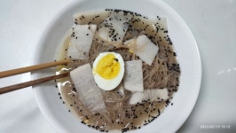 동치미,양지로 국물낸 평양냉면. - 뽐뿌:자유갤러리 동치미,양지로 국물낸 평양냉면.