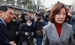 가정 법원 앞에서 볼수 있는 표정 - 뽐뿌:정치자유게시판 가정 법원 앞에서 볼수 있는 표정