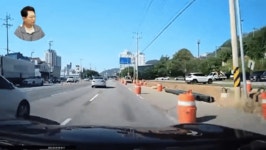 상대차를 피하기 위해 우측에 주차된 트럭과 충돌..gif - 뽐뿌:자동차포럼 상대차를 피하기 위해 우측에 주차된 트럭과 충돌..gif