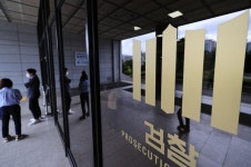 영화배우 40대 아내 살인미수 혐의 남편에 검찰, 징역 10년 구형 - 뽐뿌:사회/문화뉴스 영화배우 40대 ...