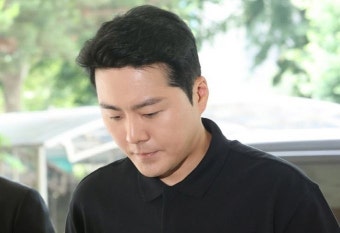 “치매 걸린 어머니 모셔” 가수 이루, 음주 후 운전자 바꿔치기 혐의 ‘집유’ - 뽐뿌:사회/문화뉴스 “치매 걸린 어머니 모셔” 가수 이루, 음주...