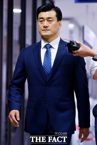 이영선 전 경호관 징역 1년 법정구속…비선진료 방조 등 혐의 - 뽐뿌:정치/경제뉴스  이영선 전 경호관 징역 1년 법정구속…비선진료 방조 등 혐의