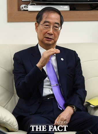 출입기자단 백브리핑하는 한덕수 국무총리 [TF사진관] - 뽐뿌:사회/문화뉴스  출입기자단 백브리핑하는 한덕수 국무총리 [TF사진관]