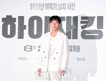하정우, '뉴스룸' 출격…'하이재킹' 비하인드 공개 - 뽐뿌:방송/연예뉴스  하정우, '뉴스룸' 출격…'하이재킹' 비하인드 공개