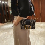 네이비 오블리크 30 몽테인 박스 숄더백 - 리본즈(REEBONZ)