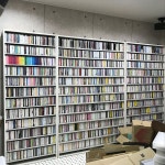 CD収納アイデア36選！大容量の収納ラックやおしゃれなディスプレイなど | RoomClip mag | 暮らしとインテリアのwebマガジン... 