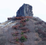 [봄 맞이 산행 | 진해 웅산] 감당할 수 없이 와락 쏟아지는 벚꽃 맞으러 가자 < 봄 산행 < 이 달의 산 < 기사본문 - 월간산 [봄 맞이 산행 | 진해 웅산]... 