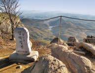 [특별부록지도 코스가이드 | 파주·연천·양주 감악산] ‘출렁다리와 둘레길 탄생’으로 인기 상승 중인 임진강변 명산 < Season Special... 
