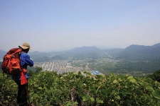 [주말산행 경상도의 산 | 작대산 647.2m│경남 함안군 칠원읍·칠북면, 창원시 의창구 북면] 천지개벽 설화 어린 정상 마루금을 잇다 < Season... 