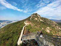 [나홀로 우리 땅 걷기] 인왕산에서 북악산까지… 천만 수도 한복판, 그림 같은 ‘비밀의 숲’ < 걷기 좋은 길 < 둘레길 < 기사본문 - 월간산 [나홀로... 