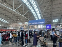 [르포] 휴가철 코앞인데···‘한산’한 김포공항 ‘북적’이는 인천공항 < 항공서비스 < 기업 < 기사본문 - 시사저널e [르포] 휴가철 코앞인데... 