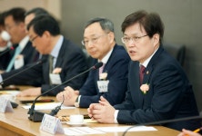 “미래부, 콘텐츠 고려 없이 건물로만 VR·AR 지원하나” < IT < 기업 < 기사본문 - 시사저널e “미래부, 콘텐츠 고려 없이 건물로만 VR·AR... 