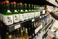 맥주 고민 소주로 털어내는 하이트진로 < 유통 < 기업 < 기사본문 - 시사저널e 맥주 고민 소주로 털어내는 하이트진로 - 시사저널e