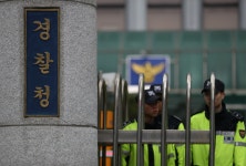 폐지 위기 면한 경찰 정보국, 개혁으로 한숨 돌렸다 < 사회 < 기사본문 - 시사저널e 폐지 위기 면한 경찰 정보국, 개혁으로 한숨 돌렸다 - 시사저널e