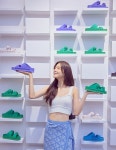 이선빈, 슈콤마보니 여름샌들 황금손 주목 < 패션 < 뷰티패션 < 기사본문 - 싱글리스트 이선빈, 슈콤마보니 여름샌들 황금손 주목