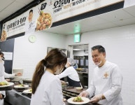 CJ프레시웨이, 중식 대가 여경옥 셰프와 의료진 대상 특식 이벤트 < 유통소비 < S이코노미 < 기사본문 - 싱글리스트 CJ프레시웨이, 중식 대가... 