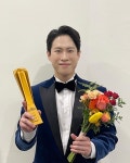 이형훈, 한국뮤지컬어워즈 남자 신인상 수상...렛미플라이 모든... 한국뮤지컬어워즈 남자 신인상 수상...렛미플라이 모든 분들에 영광