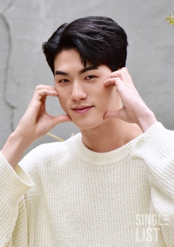 [포토] '미스터트롯2' 윤준협, 하트에 비타민 미소 < 포토 < 갤러리 < 기사본문 - 싱글리스트 [포토] '미스터트롯2' 윤준협, 하트에 비타민 미소