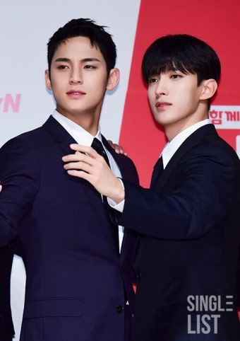[포토] '나나투어' 세븐틴 민규, 여권 실종 사건? 범인은 바로 도겸 < 포토 < 갤러리 < 기사본문 - 싱글리스트 [포토] '나나투어' 세븐틴 민규, 여권...