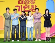 [포토] BTS 진·기안84· 지예은 대환장 기안장 패밀리들 < 포토 < 갤러리 < 기사본문 - 싱글리스트 [포토] BTS 진·기안84· 지예은 대환장... 