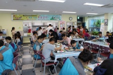 진천군장애인복지관, 개관 5주년기념 무료급식 열어 < 사회복지... (socialfocus) 진천군장애인복지관, 개관 5주년기념 무료급식 열어... 