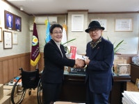 훈훈한 연말 대구협회에 후원금 전달 < 사회복지 < 뉴스 < 기사본문 - 소셜포커스(socialfocus) 훈훈한 연말 대구협회에 후원금 전달... 