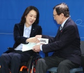 장애인 비하발언 보름 만에…민주, 총선후보들에게 인식 개선 특강 < 한줄뉴스 < 정치 < 뉴스 < 기사본문 - 소셜포커스(socialfocus)... 