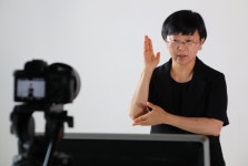 “농인과 세상과의 징검다리” 수어통역 촬영 현장을 가다!... (socialfocus) “농인과 세상과의 징검다리” 수어통역 촬영 현장을 가다!... 