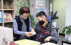 “두 시간이면 파우치 하나 뚝딱!” 복사골자립센터 패션양재수업에 가보니… < 스페셜 뉴스 < 고용노동 < 기획특집 < 기사본문... 