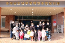 이솝 어린이집, 나눔 마켓데이 수익금 충남남부장복에 전달... 이솝 어린이집, 나눔 마켓데이 수익금 충남남부장복에 전달... 
