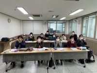 만학도 기초탄탄 한글공부 함께 해요! < 기관 | 기업소식 < 뉴스 < 기사본문 - 소셜포커스(socialfocus) 만학도 기초탄탄 한글공부 함께... 