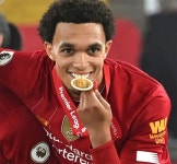 아놀드의 단 한 가지 조건 < PL < 해외축구 < 축구 < 기사본문... 스포탈코리아 리그 우승하면 리버풀 잔류한다... 아놀드의 단 한 가지 조건