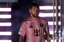 메시, PSG 옛 동료 비티냐에 주먹질해 스포츠맨십 논란 < 축구 < 기사본문 - 스포탈코리아 메시, PSG 옛 동료 비티냐에 주먹질해 스포츠맨십 논란