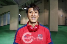 하창래에게 물었습니다 “그래서 창래야 스시무라 테이크아웃 되니?”... 하창래에게 물었습니다 “그래서 창래야 스시무라 테이크아웃 되니?”