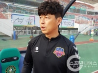 [K리그2 현장] 수원FC 이관우 코치가 말하는 김대의 사퇴 후 < 미분류... 스포츠니어스 [K리그2 현장] 수원FC 이관우 코치가 말하는 김대의 사퇴 후
