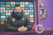 승장 안산 김길식이 밝힌 경기 중 포백 전환 이유 < K리그2 < 기사본문 - 스포츠니어스 승장 안산 김길식이 밝힌 경기 중 포백 전환 이유