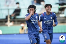 ‘고승범 시즌 첫 골’ 수원삼성, 전북 원정서 3-1 완승 < 뉴스 < K리그1... 스포츠니어스 ‘고승범 시즌 첫 골’ 수원삼성, 전북 원정서 3-1 완승
