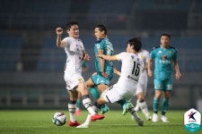 사무엘 동점골 전남, 안산 원정에서 1-1 무승부 2위 수성 < K리그2 < 기사본문 - 스포츠니어스 사무엘 동점골 전남, 안산 원정에서 1-1... 