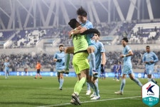 조진우 결승골 대구, 안방서 수원삼성에 2-1 승리 2연승 < 뉴스... 스포츠니어스 조진우 결승골 대구, 안방서 수원삼성에 2-1 승리 2연승