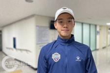 프로 데뷔골 눈 앞에서 놓친 김천 이지훈 논스톱으로 때릴 걸ㅠㅠ... 프로 데뷔골 눈 앞에서 놓친 김천 이지훈 논스톱으로 때릴 걸ㅠㅠ
