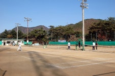 여행중 한번쯤 가 볼만한 테니스코트(강원도 홍천) < 국내뉴스 < 뉴스... 여행중 한번쯤 가 볼만한 테니스코트(강원도 홍천) - 테니스코리아