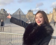 나를 질투한 것들이 신고했다 서울서 속옷차림으로 활보한 싱가포르 여성 논란.. (+정체) < 여행뉴스 < 기사본문 - 여행톡톡 나를 질투한 것들이... 