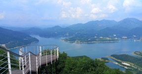 산에서 호수와 산의 절경을 한눈에! 제천 청풍호 비봉산, 모노레일과 케이블카로 만나는 내륙의 파노라마 < 국내 여행 < 기사본문 - 여행톡톡... 