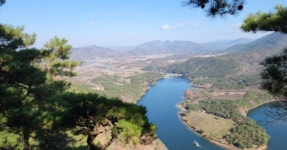 충북의 대표 자연 명소! 괴산 산막이옛길, 출렁다리와 호수 트레킹 가이드 이모저모 < 국내 여행 < 기사본문 - 여행톡톡 충북의 대표 자연 명소!... 